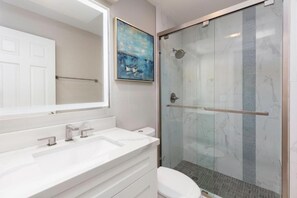 Deluxe Suite | Bathroom - Westgate Bronson Lakes  (Hollister)