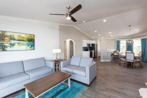 Living area - Westgate Bronson Lakes  (Hollister)