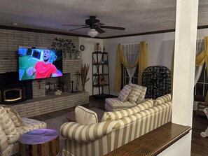 Living area - The SoMD Diamond House (Mechanicsville)
