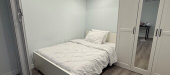 Modern Luxury Private Suite 1 Den 1 Bath Parking