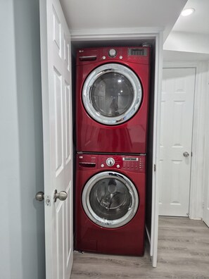 Interior - Modern Luxury Private Suite 1 Den 1 Bath Parking (Mississauga)