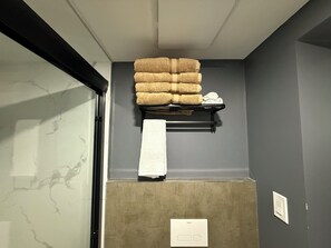 Interior - Modern Luxury Private Suite 1 Den 1 Bath Parking (Mississauga)