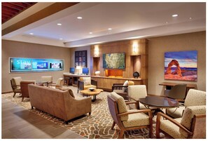 Interior - Cozy 1-bedroom hotel suites 2 Queens,1 Double in superb Moab with Free breakfast (Moab)