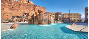 Cozy 1-bedroom hotel suites 2 Queens,1 Double in superb Moab with Free breakfast