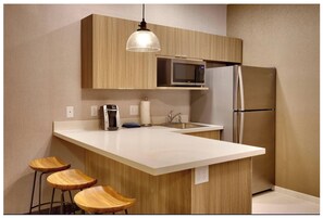 Private kitchen - Cozy 1-bedroom hotel suites 2 Queens,1 Double in superb Moab with Free breakfast (Moab)