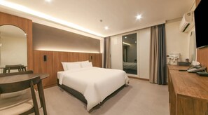 Deluxe Double Room, 1 Bedroom, Non Smoking, City View | Gebar bulu kapas, Wi-fi percuma 
