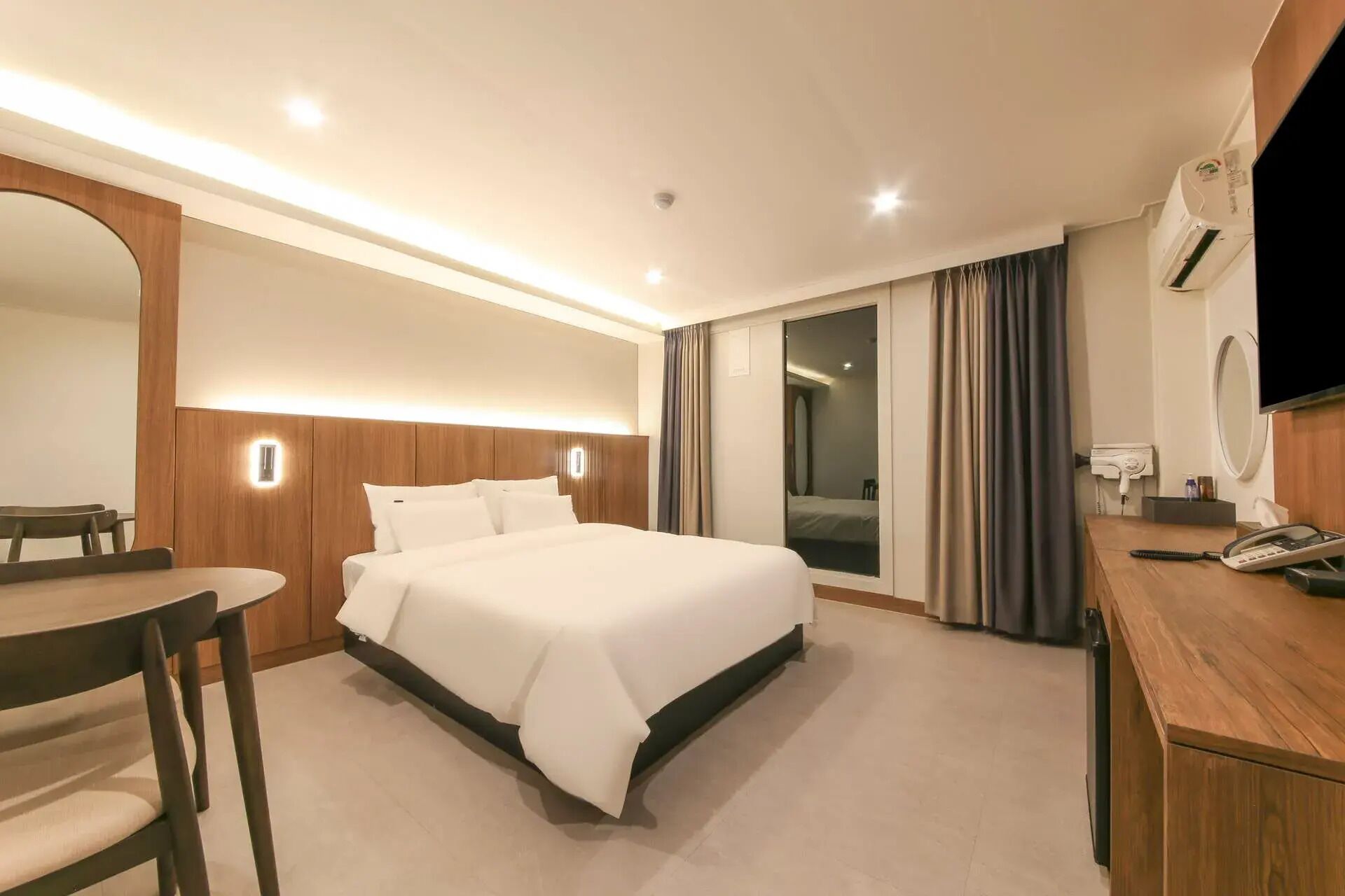 Phòng đôi Deluxe, 1 phòng ngủ, không hút thuốc, quang cảnh thành phố | Chăn bông, màn/rèm cản sáng, truy cập Internet không dây miễn phí 