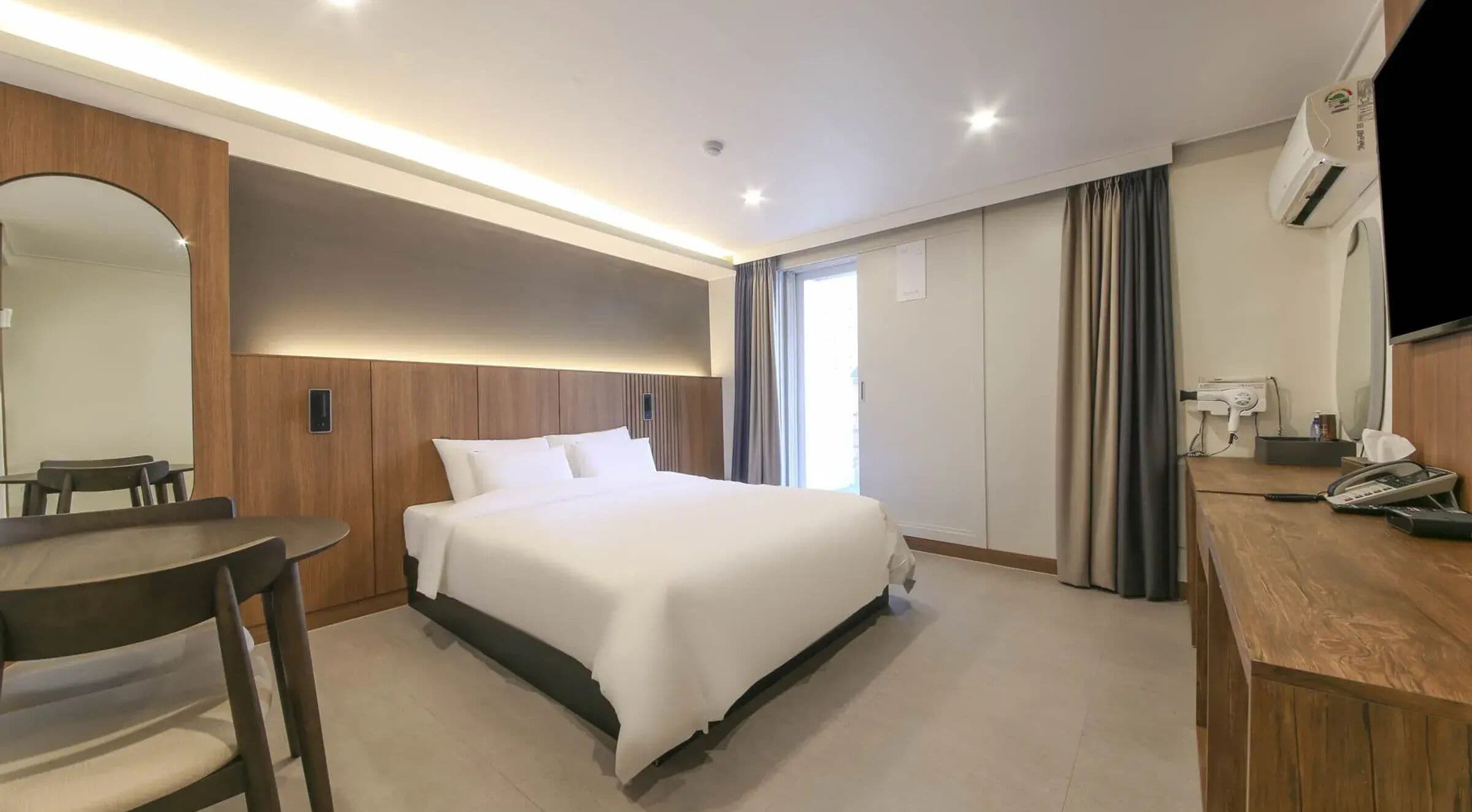 Phòng đôi Deluxe, 1 phòng ngủ, không hút thuốc, quang cảnh thành phố | Chăn bông, màn/rèm cản sáng, truy cập Internet không dây miễn phí 