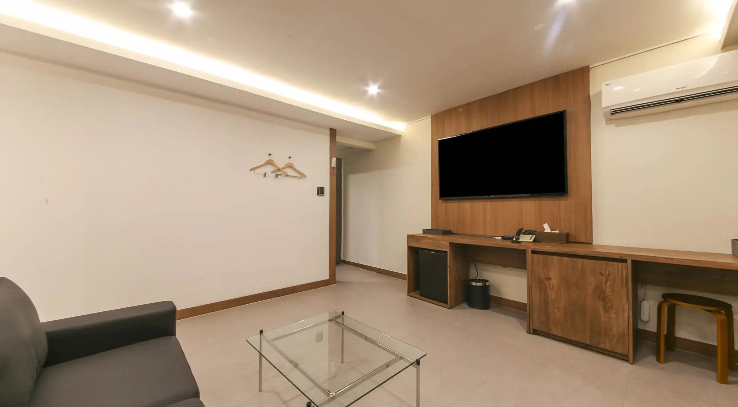 65-inch LCD TV with digital channels, Netflix, heated floors