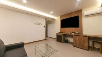 65-inch LCD TV with digital channels, Netflix, heated floors