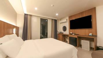 Deluxe Double Room, 1 Bedroom, Non Smoking, City View | Down comforters, blackout drapes, free WiFi, bed sheets