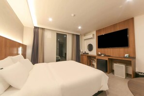 Cubrecamas, cortinas blackout, wifi gratis y ropa de cama 