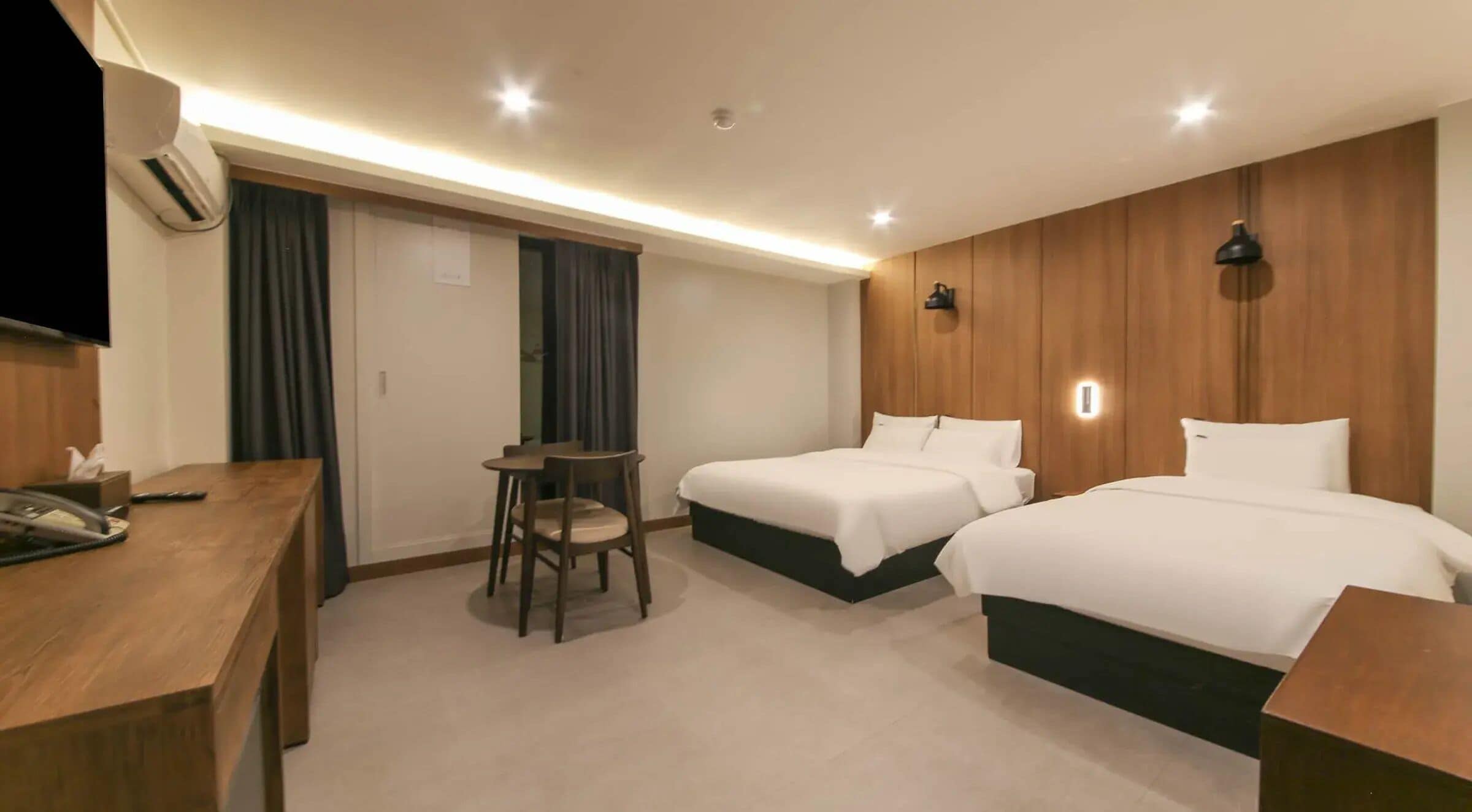 Phòng 2 giường đơn Deluxe, 1 phòng ngủ, không hút thuốc, quang cảnh thành phố | Chăn bông, màn/rèm cản sáng, truy cập Internet không dây miễn phí 