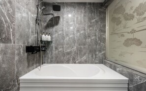 Premium Twin Room | Bathroom | Free toiletries, hair dryer, slippers, towels - Suwon Haenggung-dong Sunstar (Suwon)