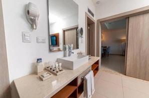 Appartement, 3 chambres, balcon, vue océan | Intérieur