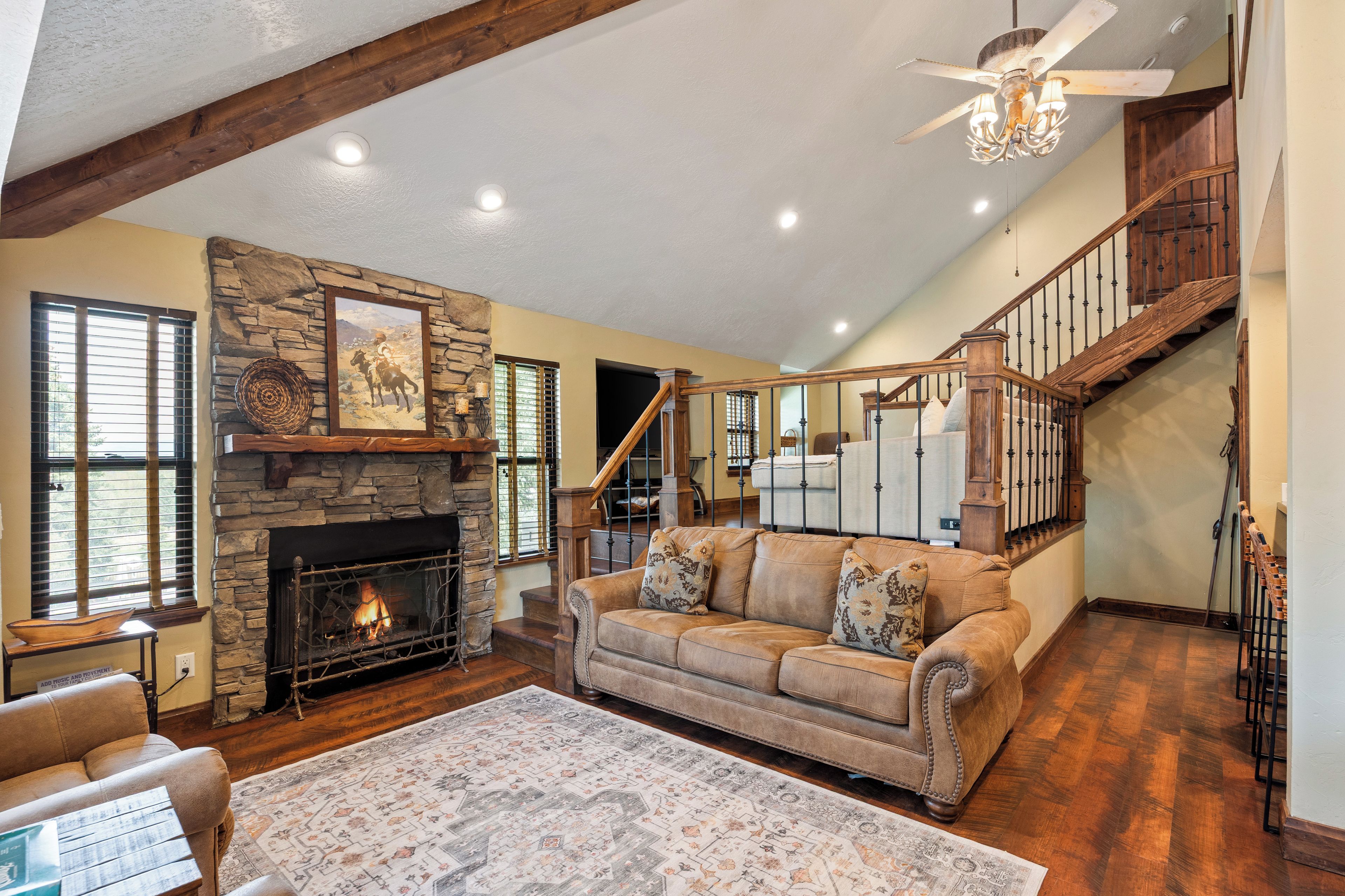 Smart TV, fireplace