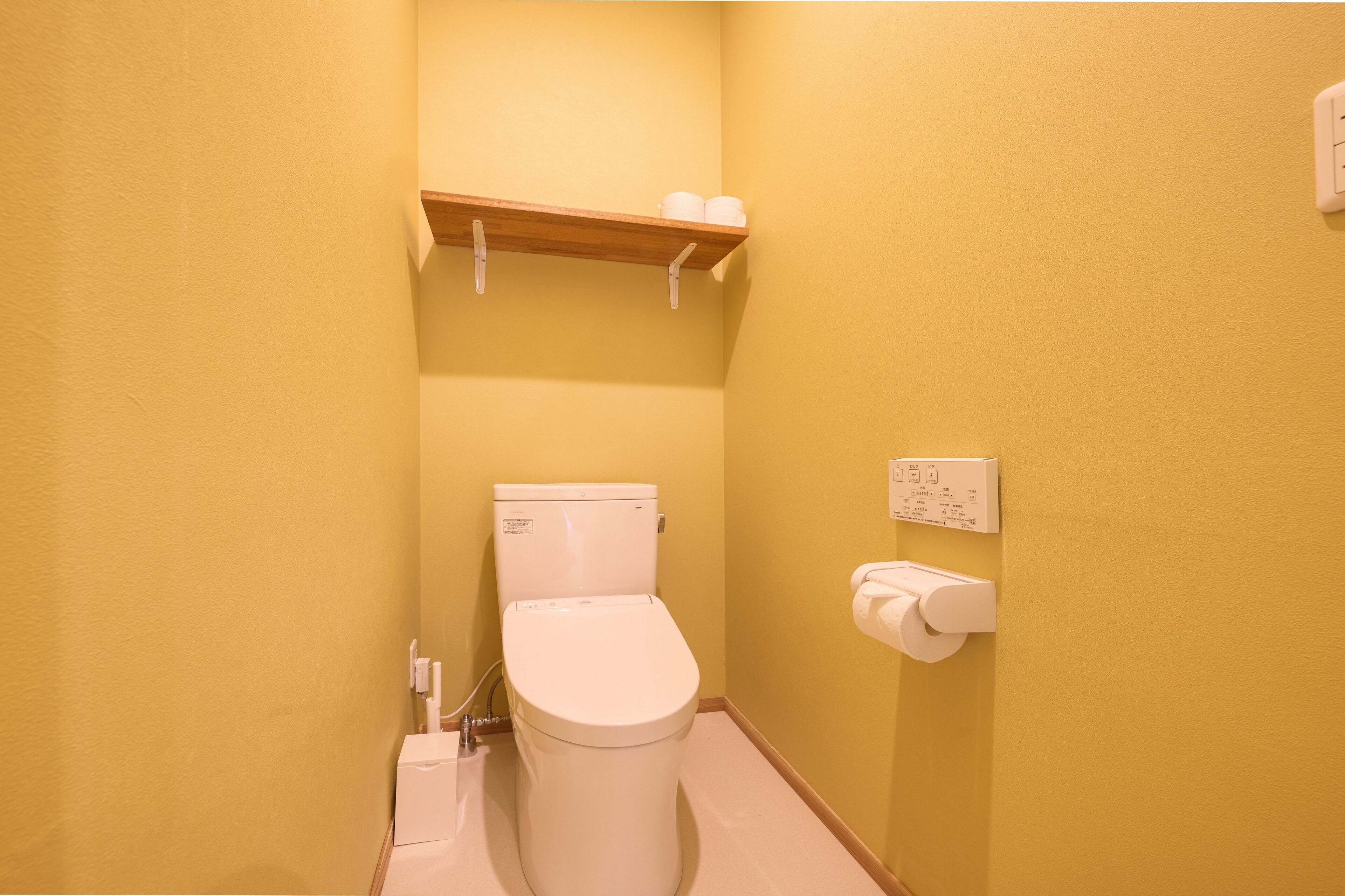 Cunas, wifi gratis y ropa de cama 