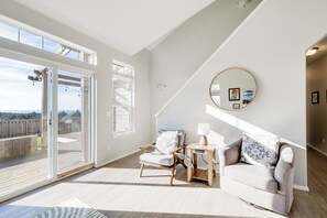 Télévision, cheminée, lecteur de DVD