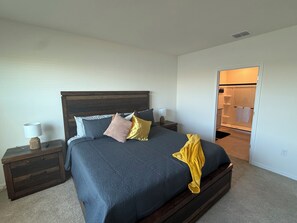 3 soverom, strykejern/-brett, wi-fi og sengetøy