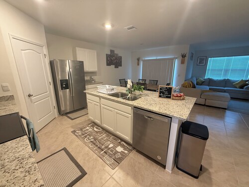 Experience Orlando Magic at Tana: Your Lakeview Oasis minutes from Disney!