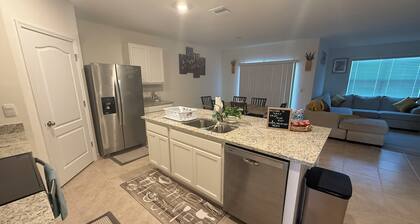 Experience Orlando Magic at Tana: Your Lakeview Oasis minutes from Disney!