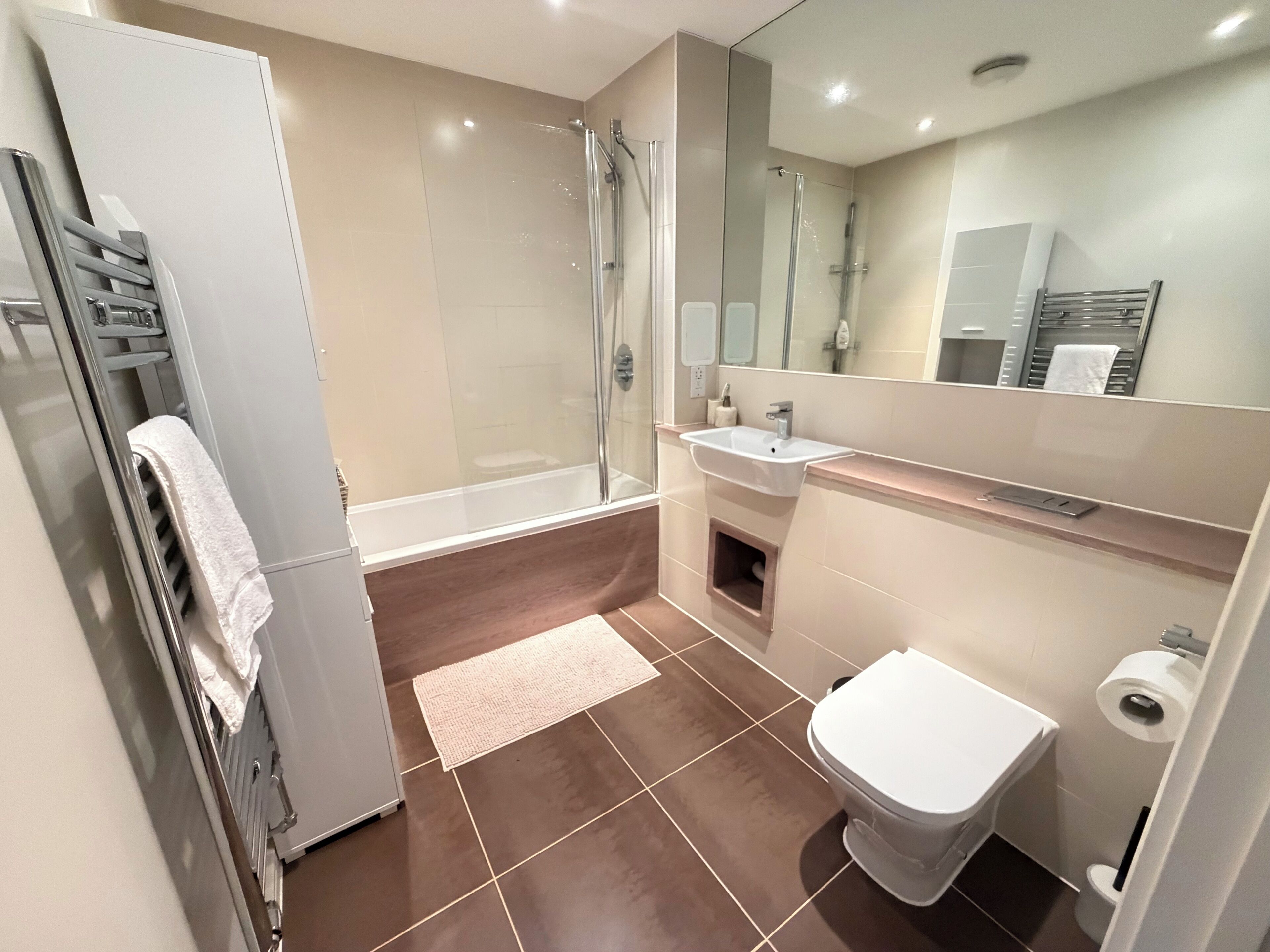 Dusche, Handtücher, Seife, Toilettenpapier