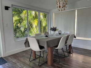 Dining - Waterfront 2BR Oasis, Quiet Island Near Beach and Airport and Hard Rock Stadium (Fort Lauderdale)