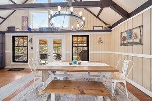 Dining - 3 BR Beech Mtn Basecamp: 2 Mi to Resort, Fireplace & Firepit (Beech Mountain)