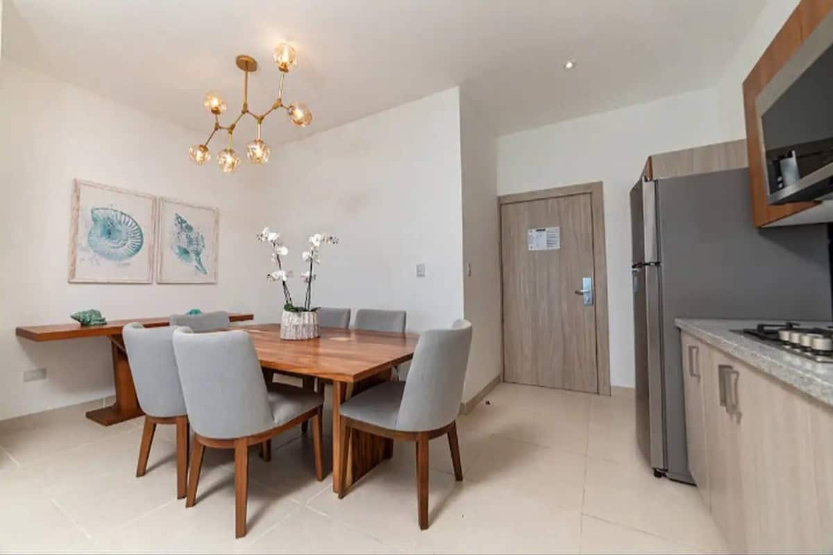 Apartment, 1 Bedroom, Balcony, Garden View | Dining room