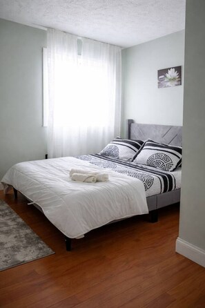 3 bedrooms, iron/ironing board, travel cot, free WiFi