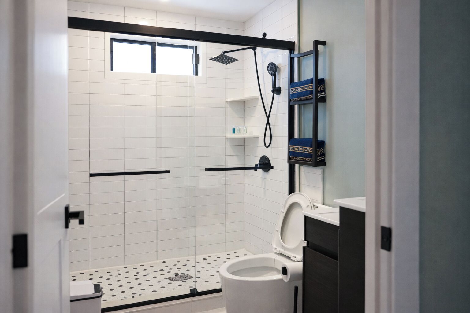 Bidet, håndklæder, Sæbe, Toiletpapir