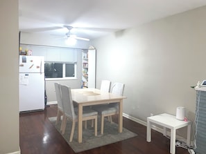 Dining - Room in Burnaby (Burnaby)