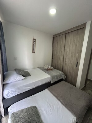 1 多间卧室、上网接入、床单