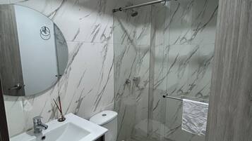 Handtücher, Seife, Toilettenpapier