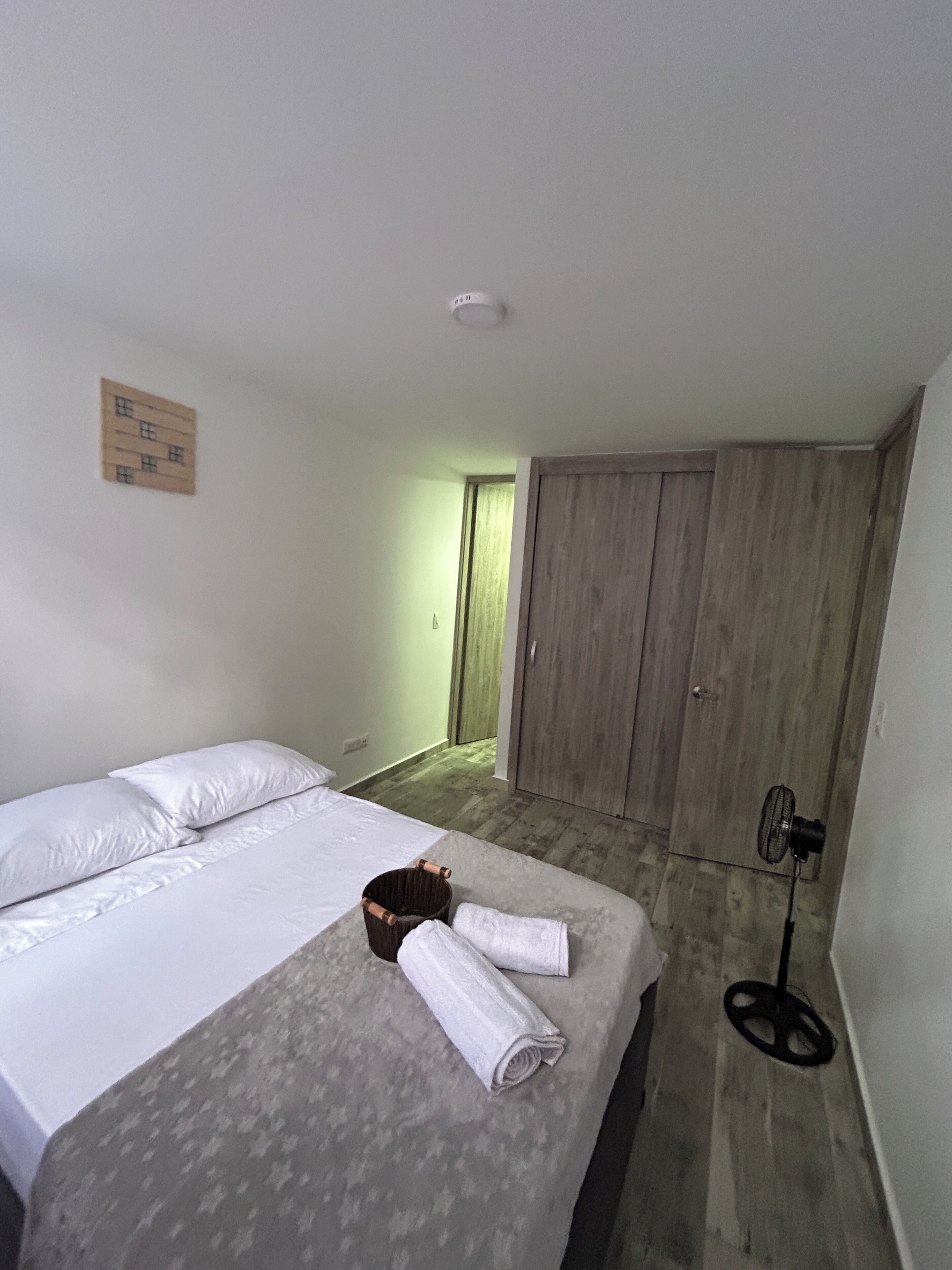 1 間睡房、上網、床單