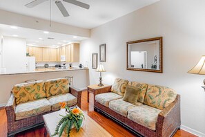 TV, table football, offices - Exclusive Condo: Pool, Sauna, Gym Access (Kissimmee)