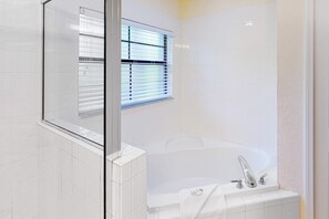 Shower, towels - Exclusive Condo: Pool, Sauna, Gym Access (Kissimmee)