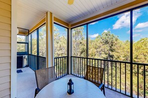 Dining - 4th Floor Condo w/ sauna, gym, shared pools, balcony, hot tub, near theme parks (Kissimmee)
