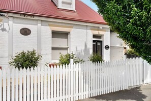 Exterior - Hurst Cottage North Hobart x 6 (North Hobart)