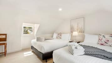 Skrivbord, strykjärn/strykbräda, wi-fi och sängkläder