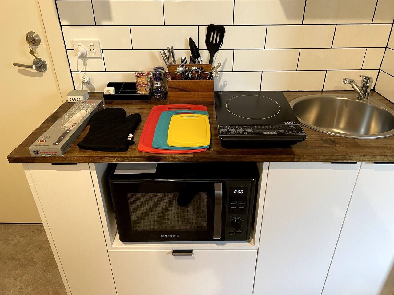 Fridge, microwave, oven, coffee/tea maker