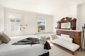 Room - Hurst Cottage North Hobart x 6 (North Hobart)