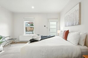 Bügeleisen/Bügelbrett, Reisekinderbett, WLAN, Bettwäsche