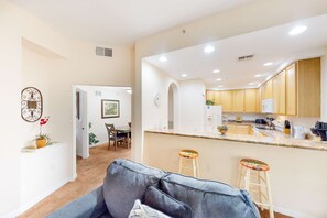 Table football, offices - 1st floor condo w/ sauna, shared pools, patio, limited-mobility access, gym (Kissimmee)