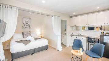 Iron/ironing board, WiFi, bed sheets