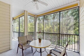Dining - 2nd floor condo w/ hot tub, shared pools, balcony, sauna, gym, near theme parks (Kissimmee)