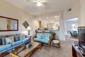 Table football, offices - 3rd floor condo w/ balcony, shared pools, gym, sauna, hot tub, near theme parks (Kissimmee)
