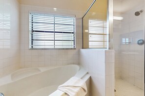 Shower, towels - 3rd floor condo w/ balcony, shared pools, gym, sauna, hot tub, near theme parks (Kissimmee)