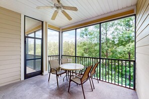 Outdoor dining - 3rd floor condo w/ balcony, shared pools, gym, sauna, hot tub, near theme parks (Kissimmee)