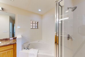 Shower, hair dryer, towels - 4th floor condo w/ shared pools, hot tub, gym, balcony, sauna, near theme parks (Kissimmee)